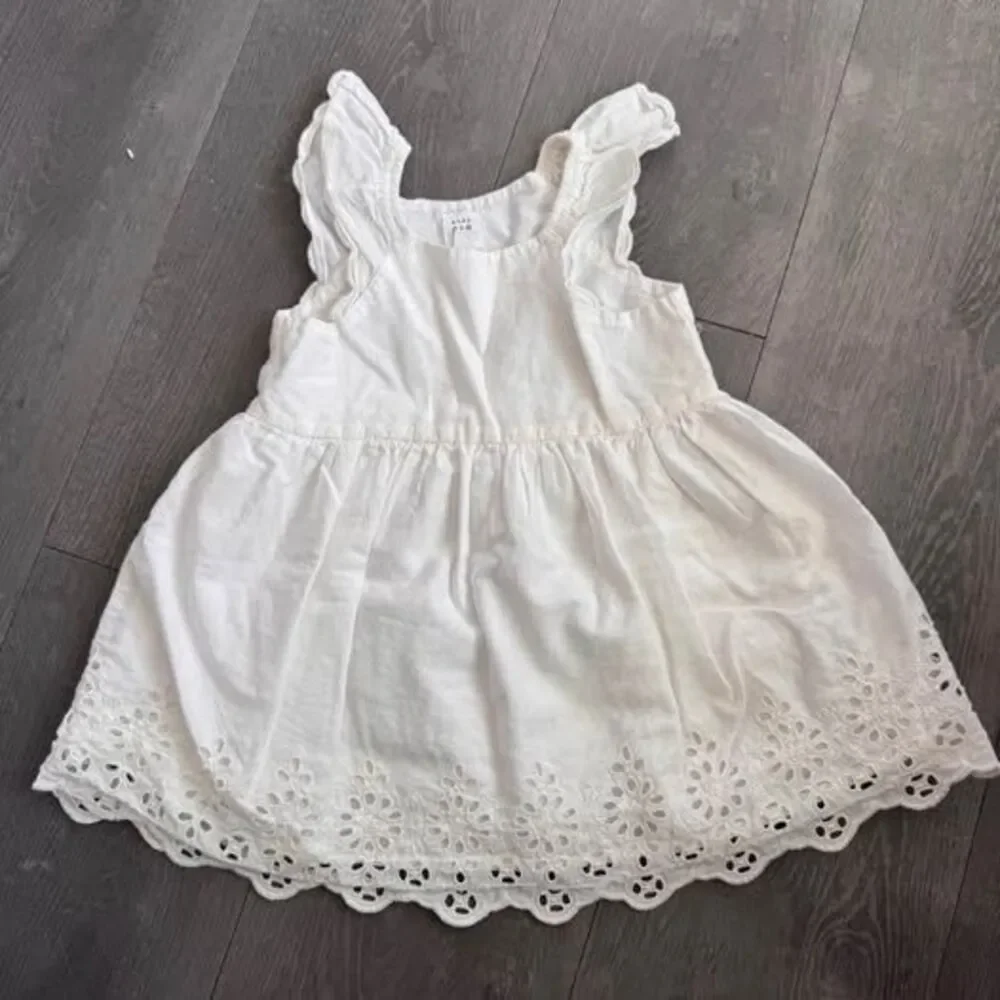 New-Baby Gap White Eyelet Dress 18-24 Months
